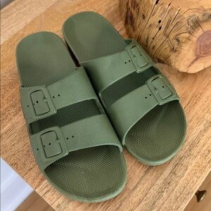 Moses Green Sandals
